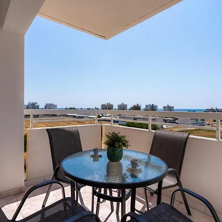 Sunny 2-br In Mackenzie Апартаменти