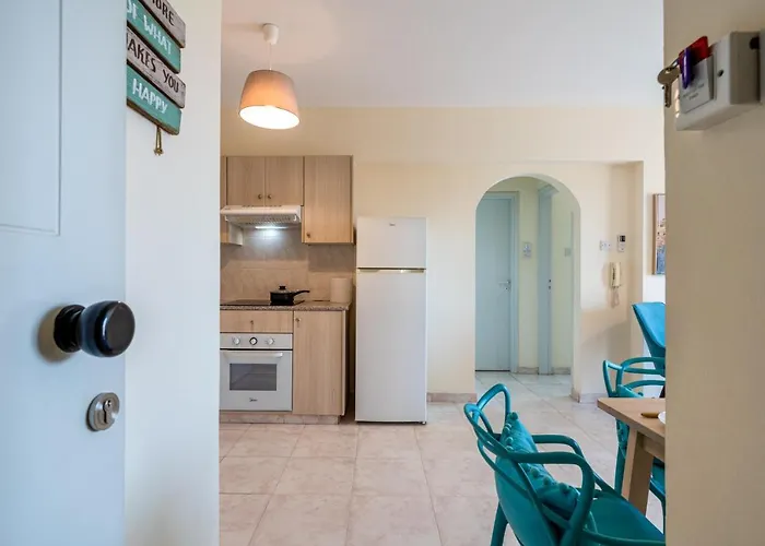 Apartment Sunny 2-br In Mackenzie Larnaka