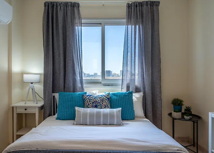 Sunny 2-br In Mackenzie Apartment Larnaka