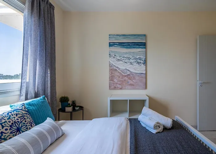 Sunny 2-br In Mackenzie