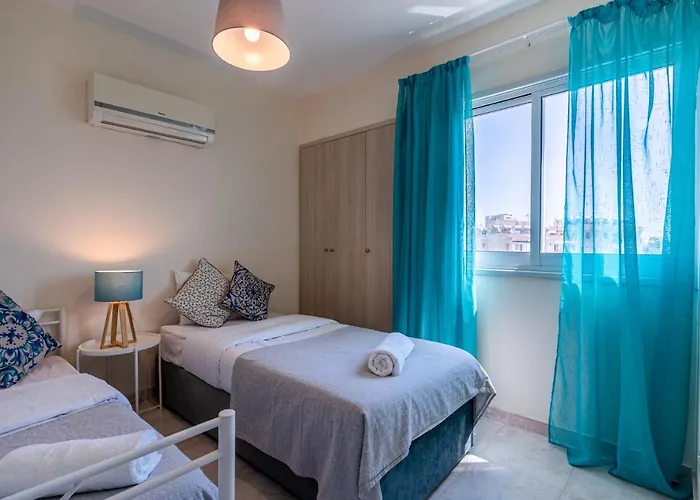 Sunny 2-br In Mackenzie Apartment Larnaka