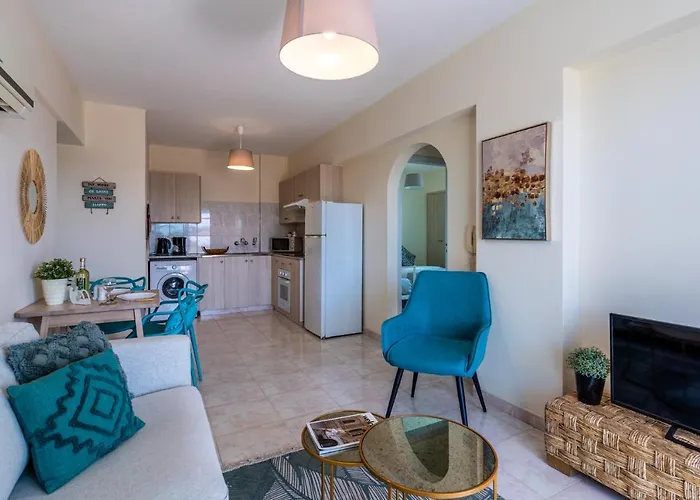 Sunny 2-br In Mackenzie Апартаменти Ларнака