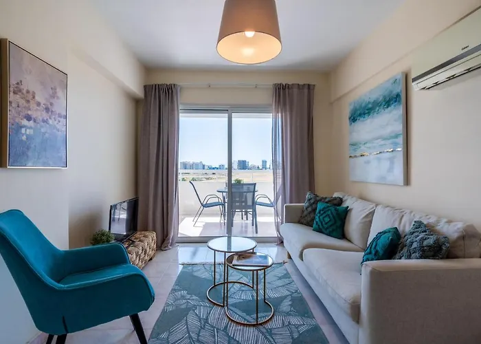 Апартаменти Sunny 2-br In Mackenzie *